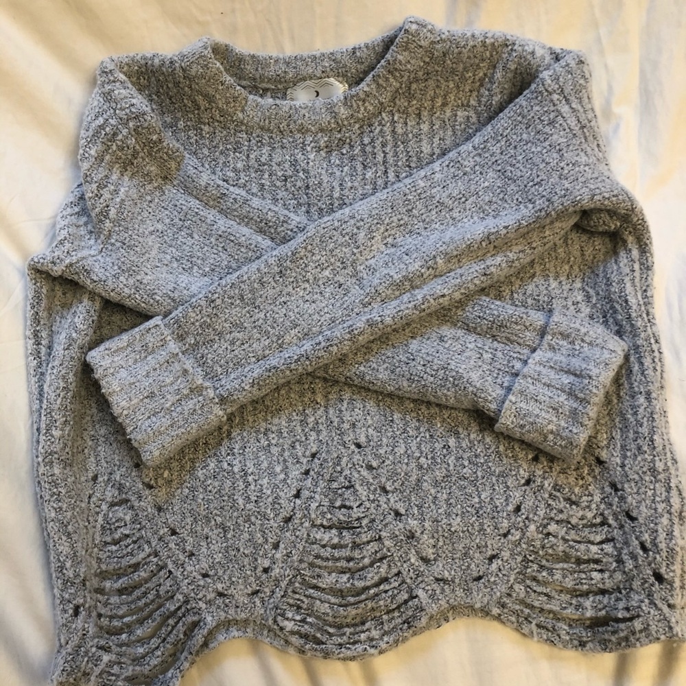 Cropped chunky sweater with scallop hem L